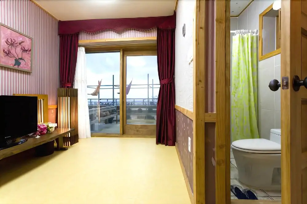 Taean Pinocchio Pension