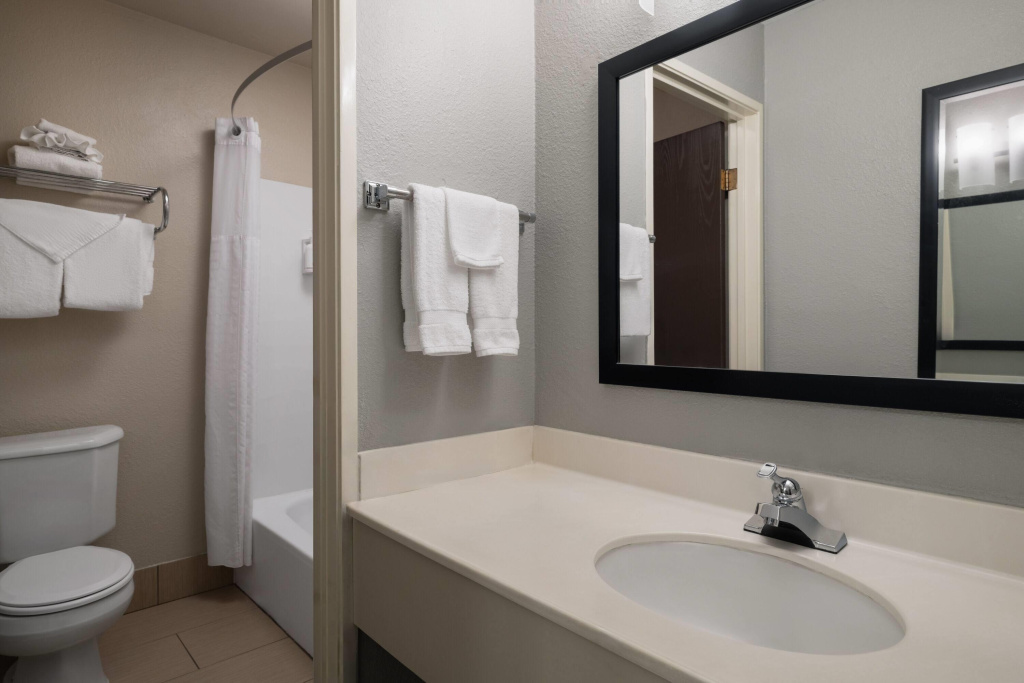 Baymont by Wyndham Waukesha