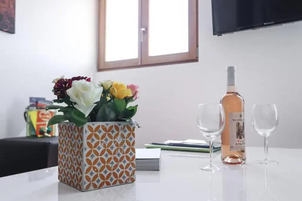 Gilly 4 - EXCEPTIONAL 2BEDS, SEA VIEW, MODERN,A/C, OLD TOWN