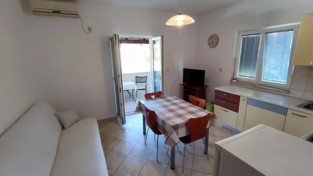 Apartment Leana
