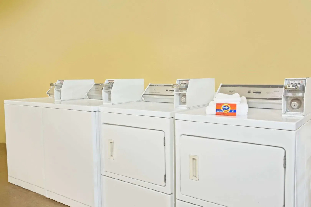 Days Inn by Wyndham Orlando Airport Florida Mall