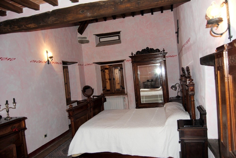 Apartment With one Bedroom in Caprese Michelangelo, With Pool Access a