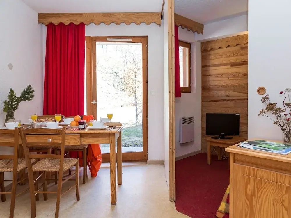 Carefully furnished apartment near the piste and Valmeinier