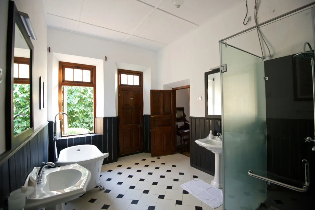 Mountbatten Bungalow- Thema Collection