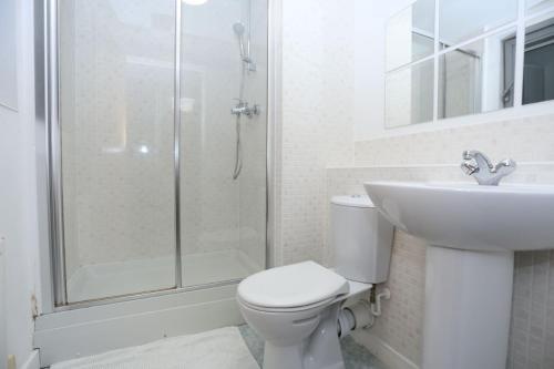Lovely 2 bed 2 toilet Hill House river view apartment