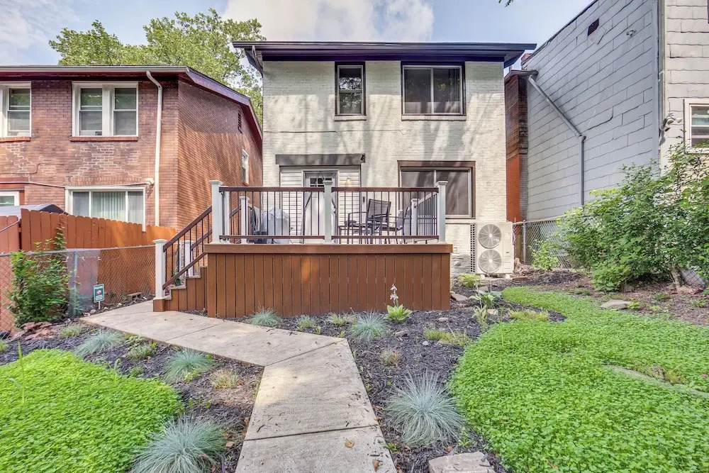 3 Mi to Frick Park: Artsy, Urban Retreat w/ Deck