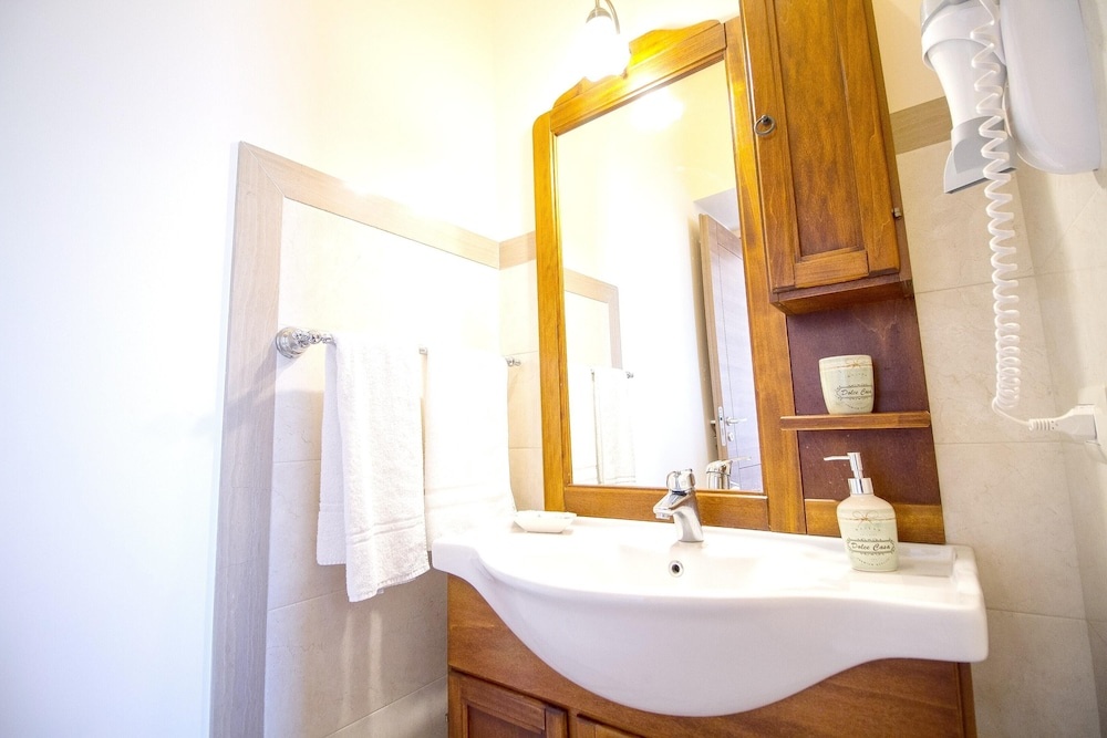 Studio In Trecastagni With Wonderful Sea View Furnished Terrace And Wifi 9 Km From The Beach