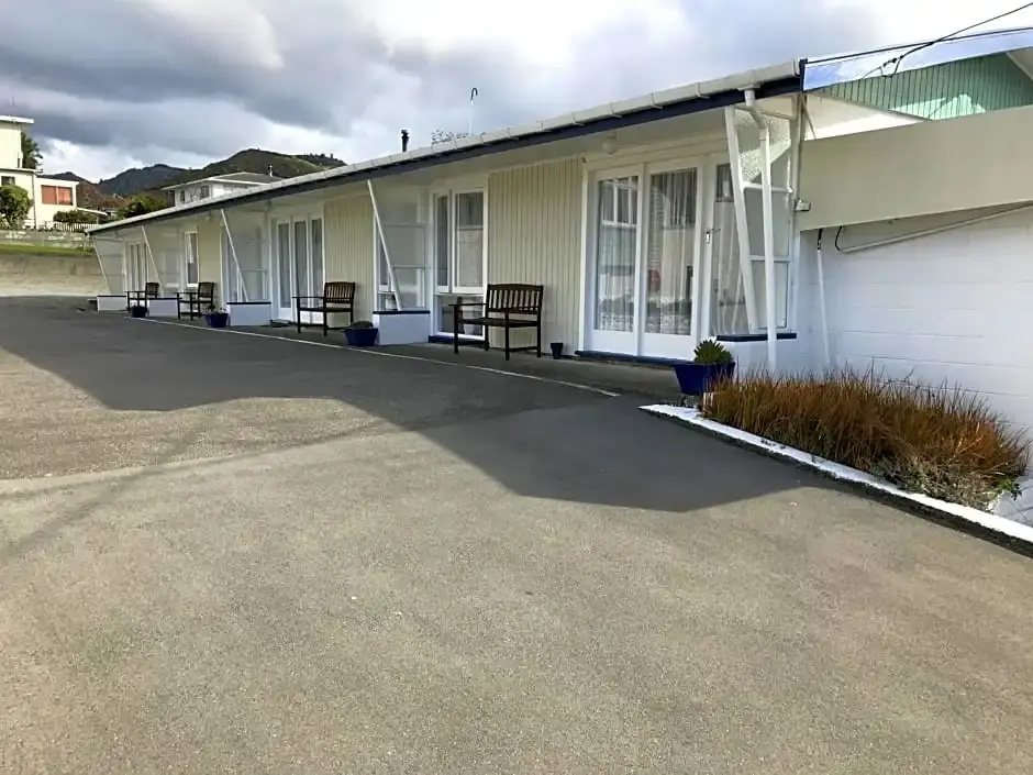Picton House B&B and Motel