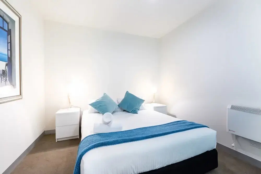 Raphael 2Bdr Carlton Apartment