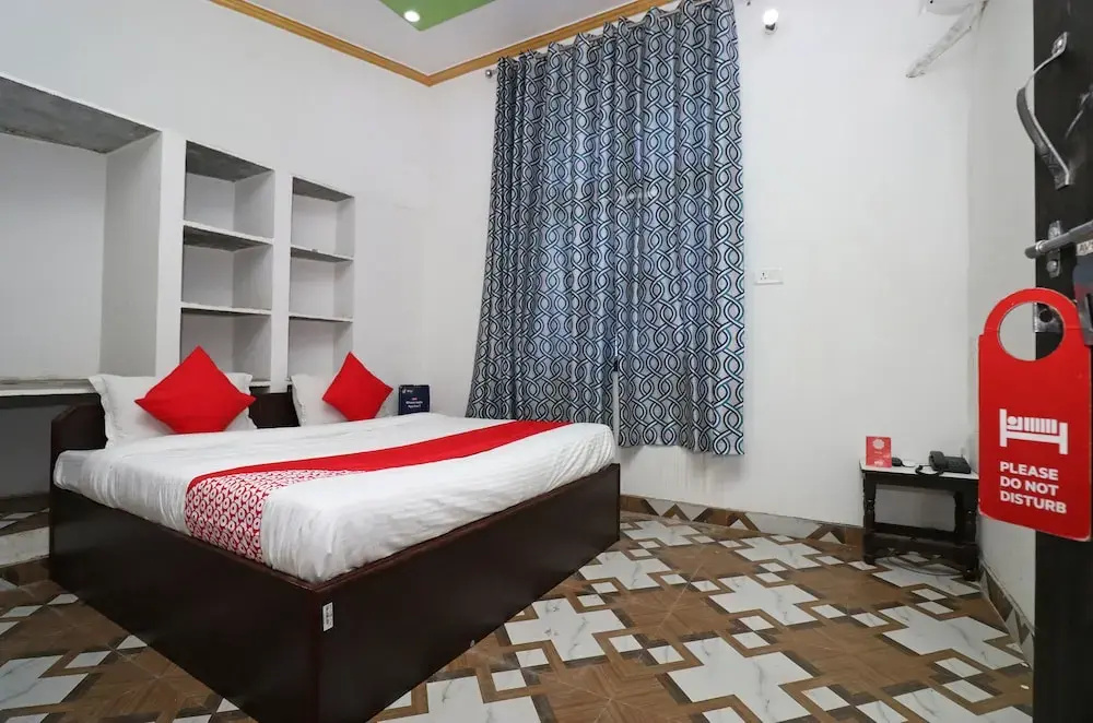 OYO 23121 Hotel 4 U
