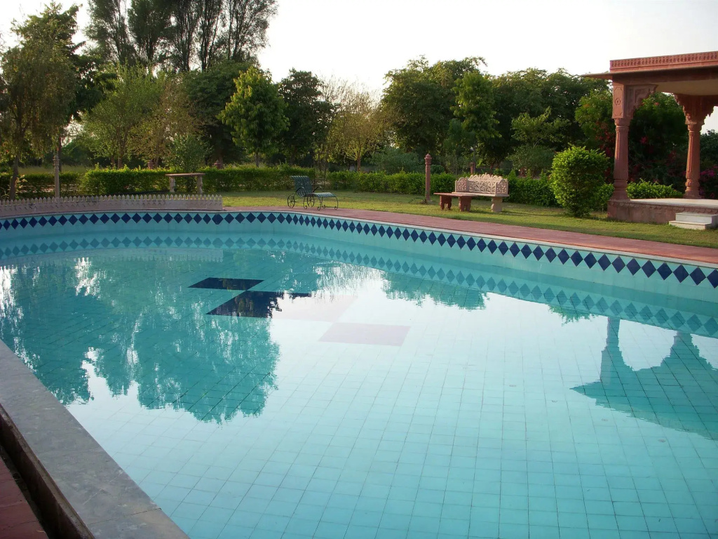 Umaid Palace - A Lakeside Resort - 25 minutes from Mehandipur Balaji - 20 minutes from Chand Baori Stepwell Abhaneri & 40 minutes from Bhangarh Fort