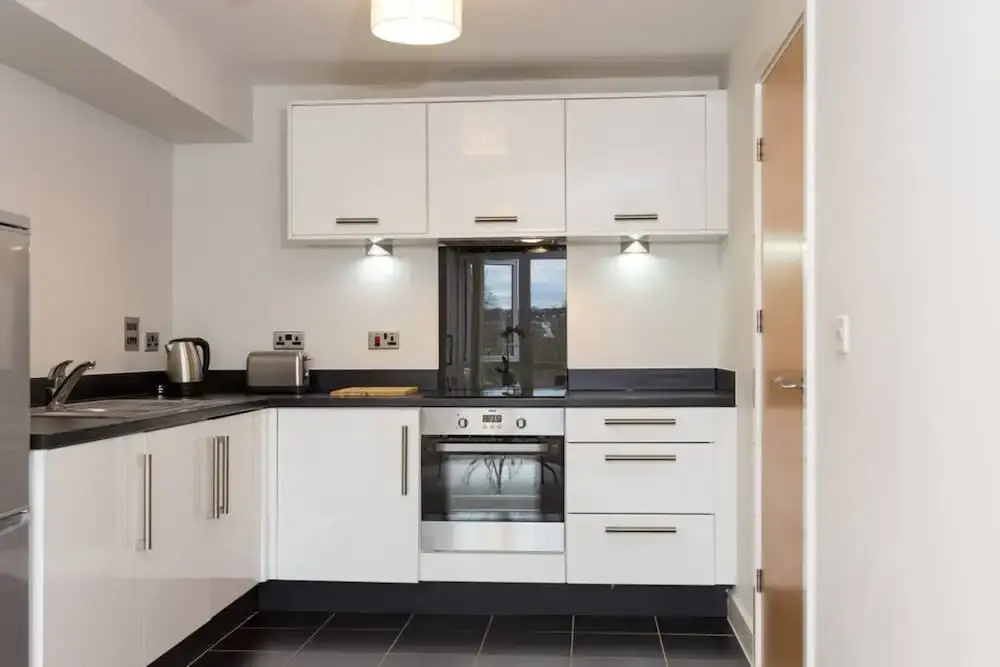 3 Bedroom Apartment Sleeps 6 in Clapham South
