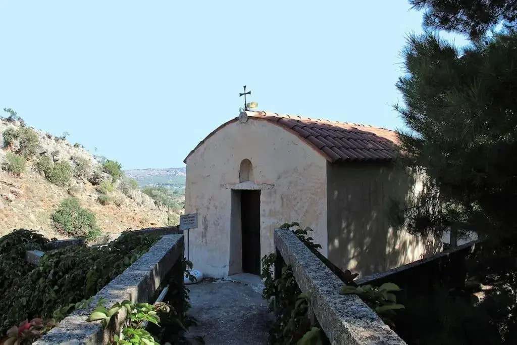 Koukos House surrounded by nature