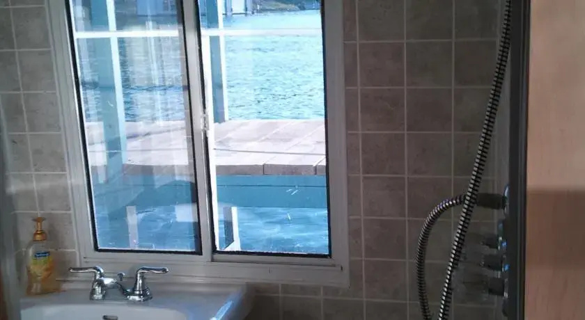 Texoma Houseboat
