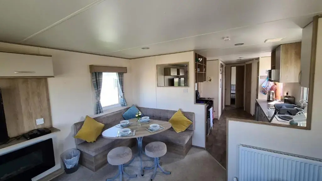 Luxury 8 berth Caravan with Hot Tub at Tattershall Lakes
