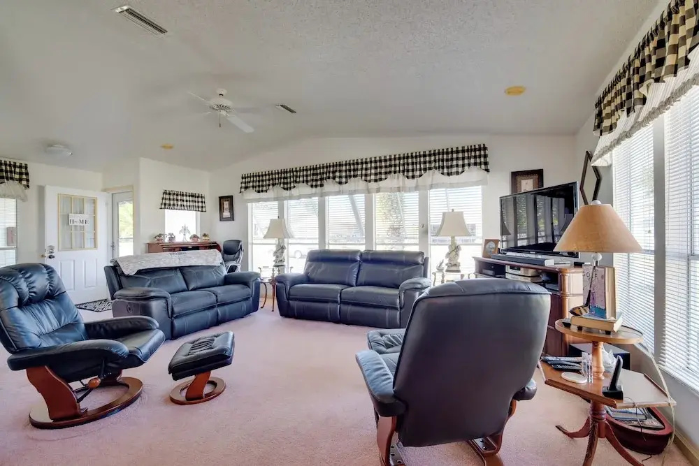 Lady Lake House with Lanai and Community Pool!