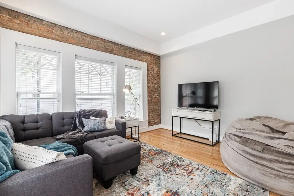 Red Door Apartment 2.0 ~ Heart Of D-twn ~ Lovesac
