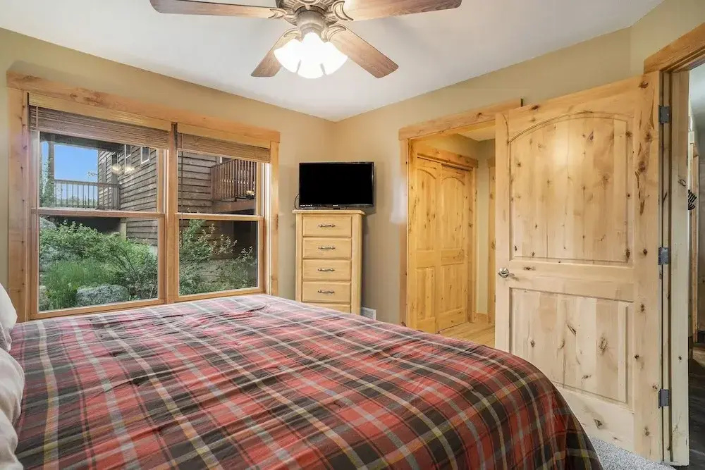 Solitude Eagle #5 - Estes Park 2 Bedroom Condo by RedAwning