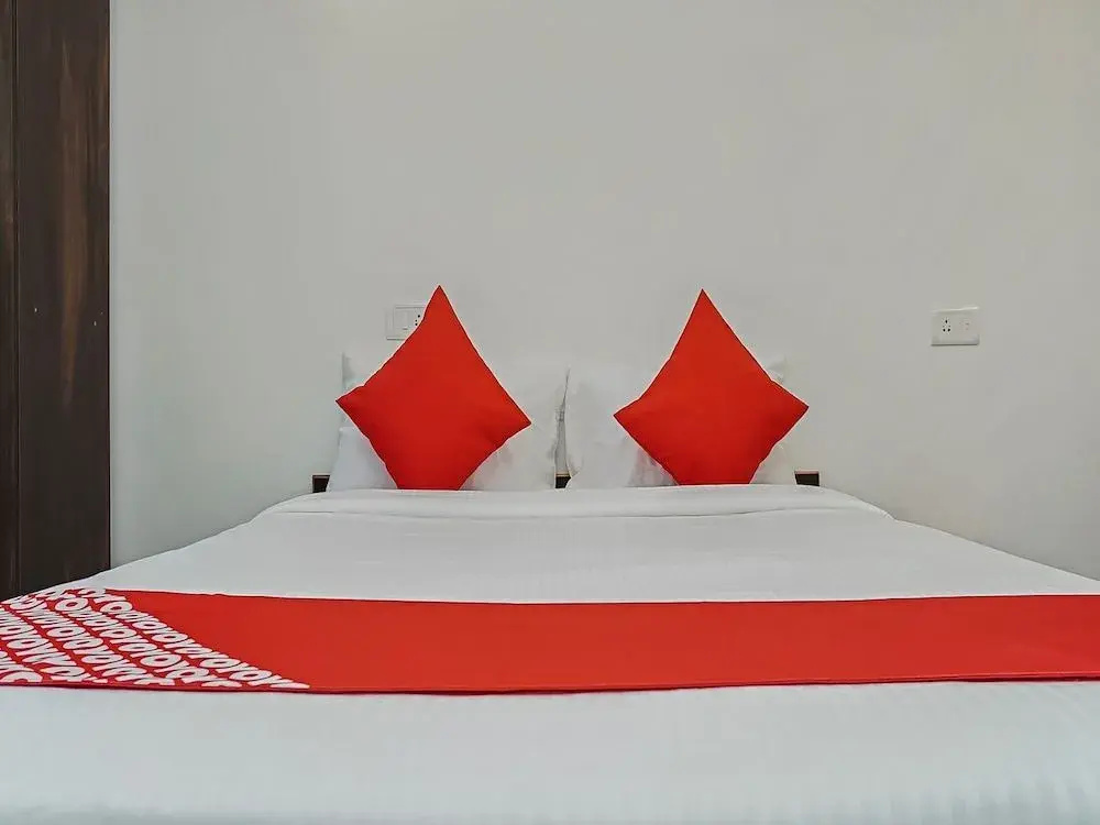 OYO Flagship 23990 Manjari