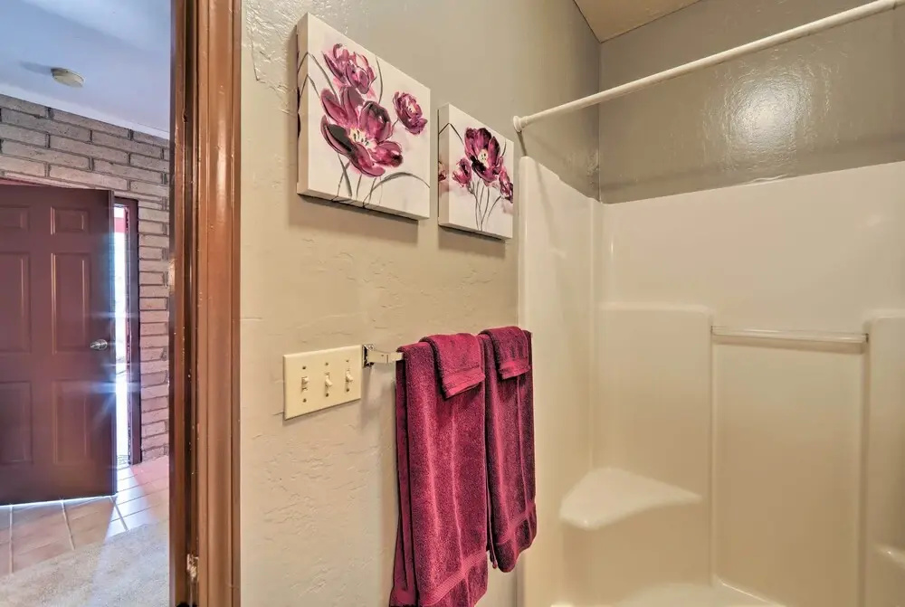 2 Mi to Courthouse Plaza: Prescott Cottage