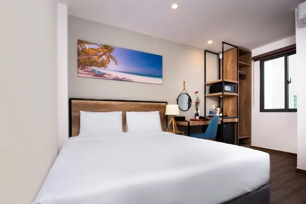 TITAN HOTEL - Formerly known as Golden Lotus Central Hotel