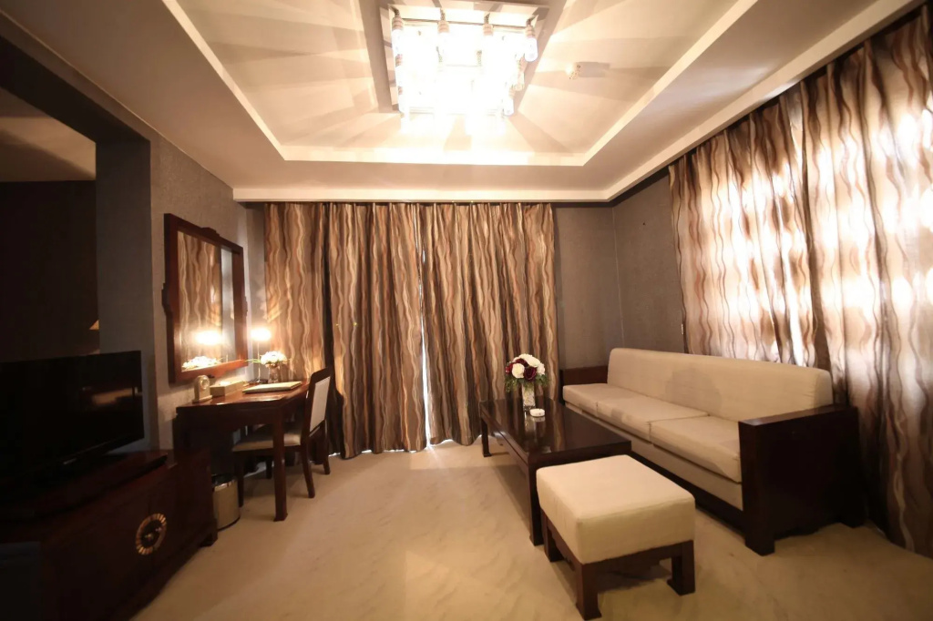Level Hotel