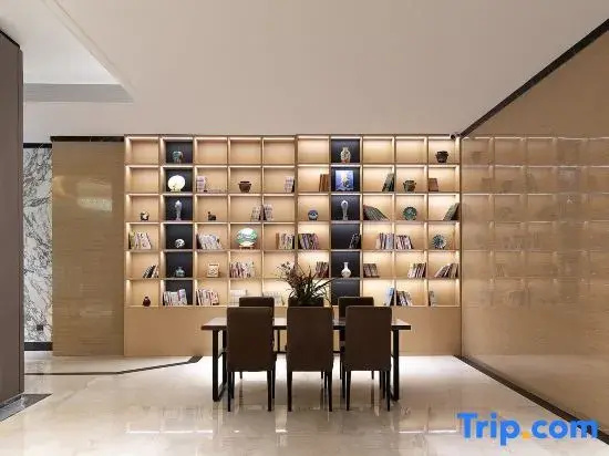 Yi Liang New Century Luxury Hotel