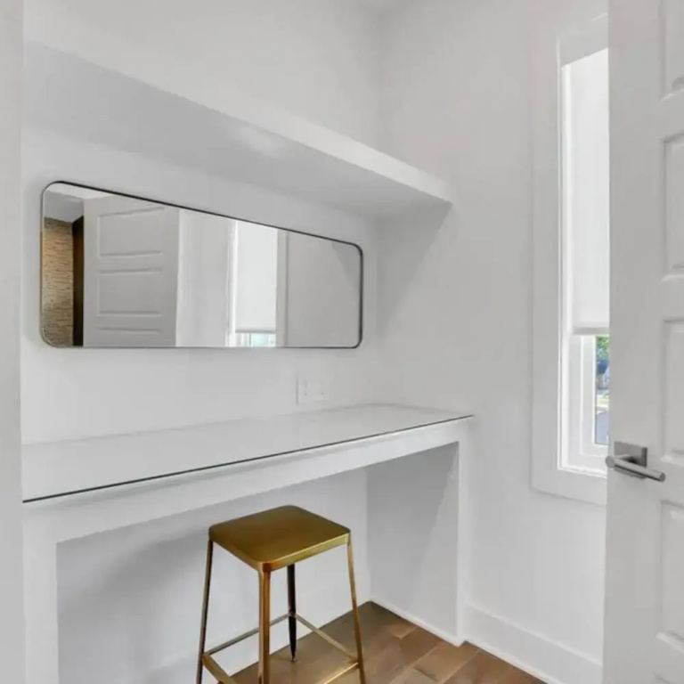 Spacious 4BR Minutes From Broadway- Sleeps 14