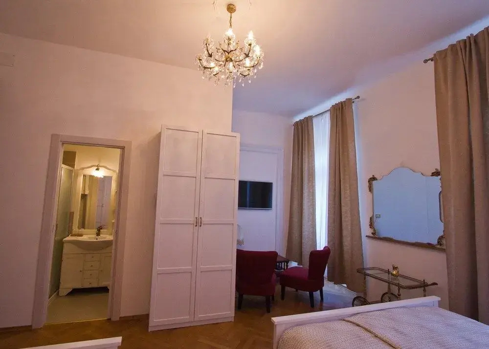 Golden Rooms Bed & Breakfast