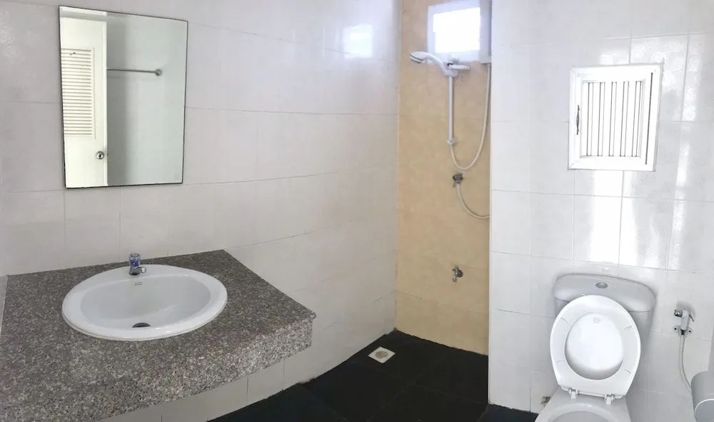 Tonggrila Patong Hostel - Adults Only
