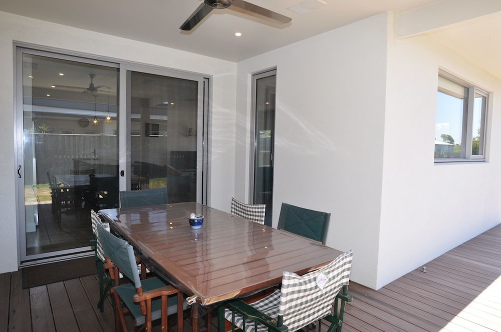 Sunnyside - Surf Side, Linen and Wifi included
