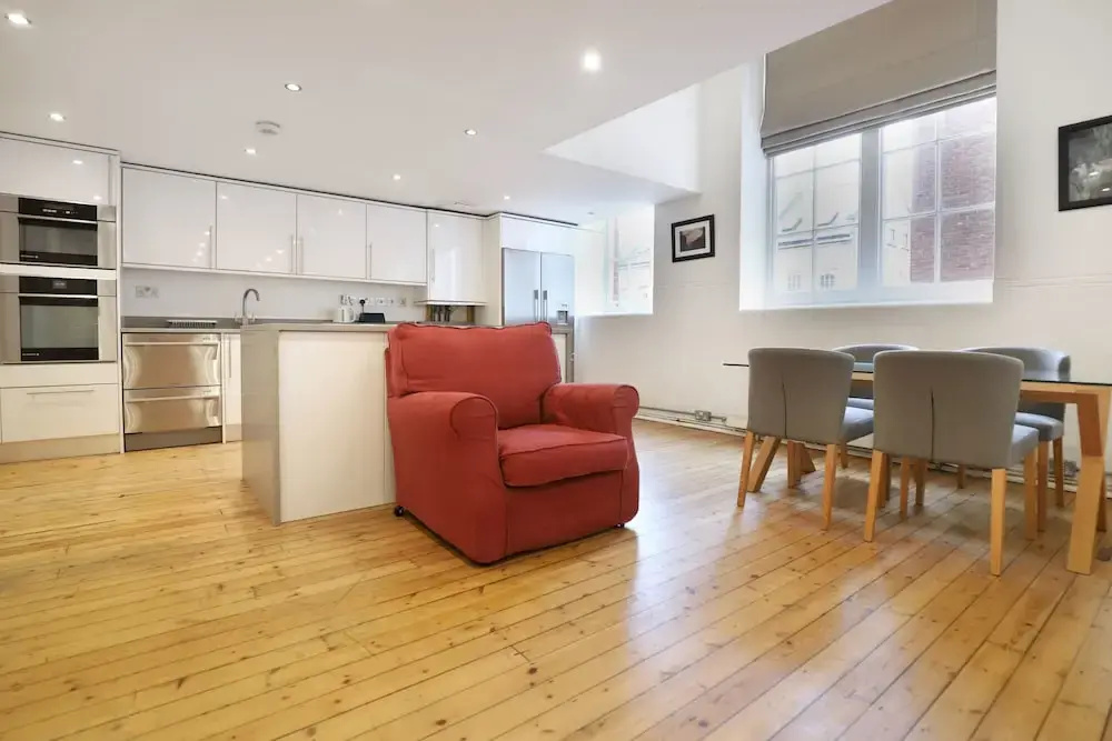 Stylish Loft-style Apartment Close to Overground