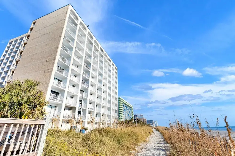 SeaMist Driftwood Vacation Studio with Balcony