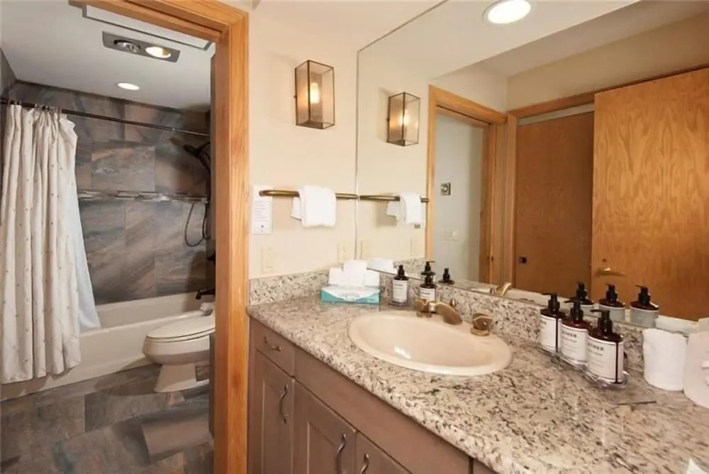 Ski In 2 Bedroom at Chateaux Dumont Keystone