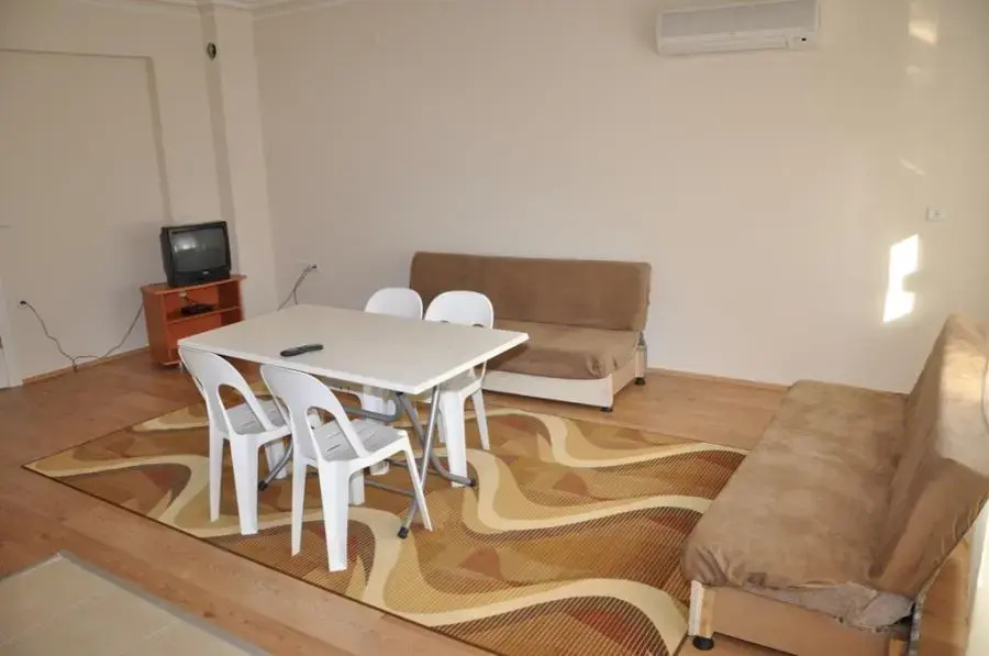 Oz Ulutas Apart