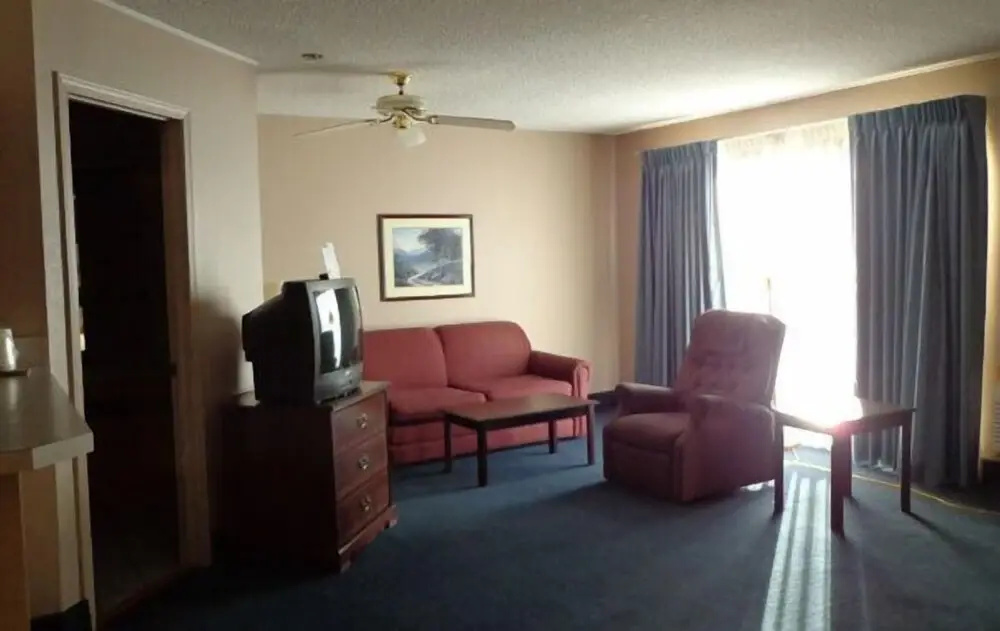 Sunflower Inn & Suites - Garden City