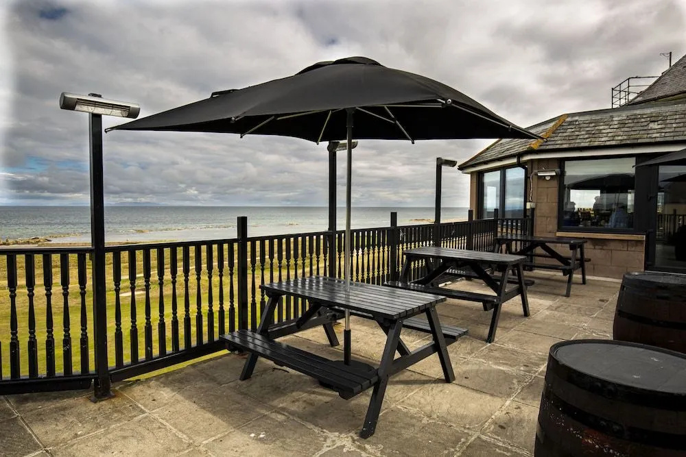 GOLF View Hotel & Macintosh Restaurant