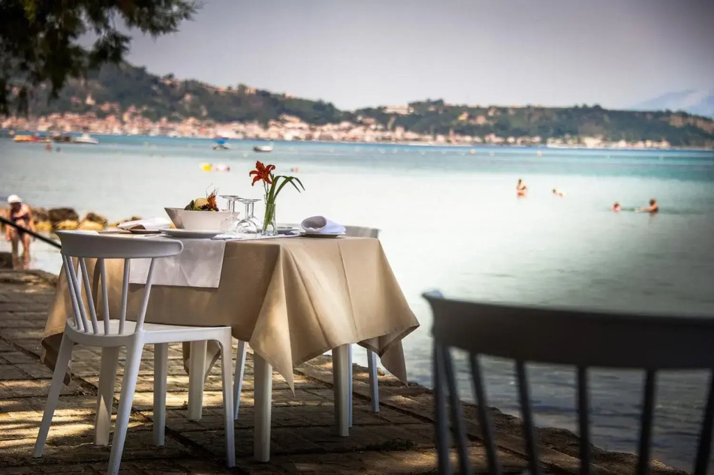 Mimoza Beach