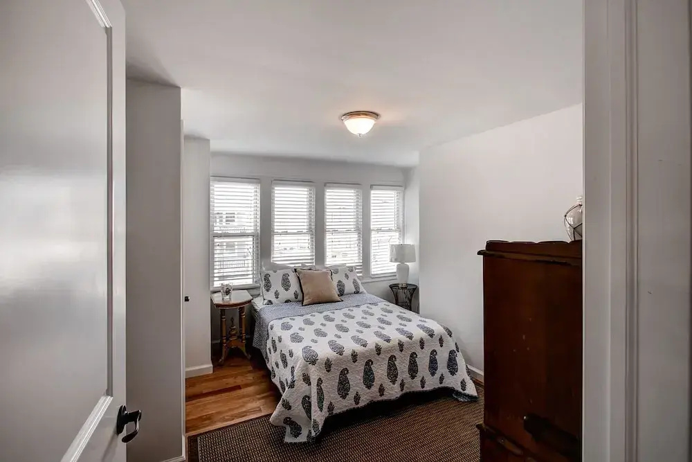 Recently Renovated LBI Apt w/ Deck on Beach Block!