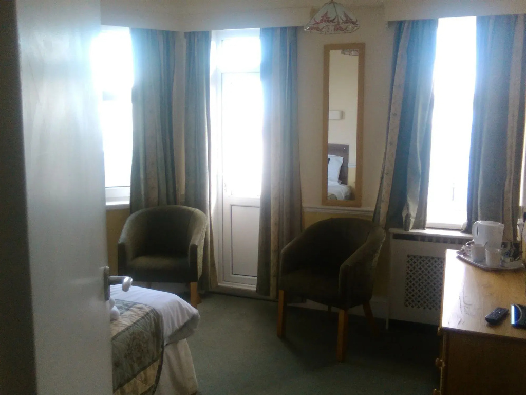 Monarch Hotel