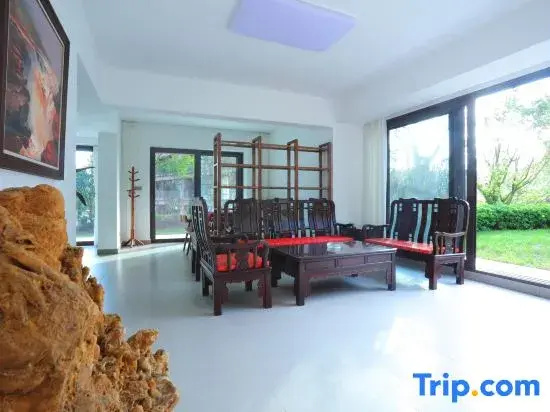 Mercure Yunhu Hotel (Fuxianhu Scenic Area Branch)