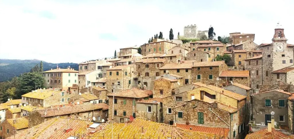 CASINA TOSCANA, Cozy studio in the heart of Campiglia Marittima with FREE Wi-Fi