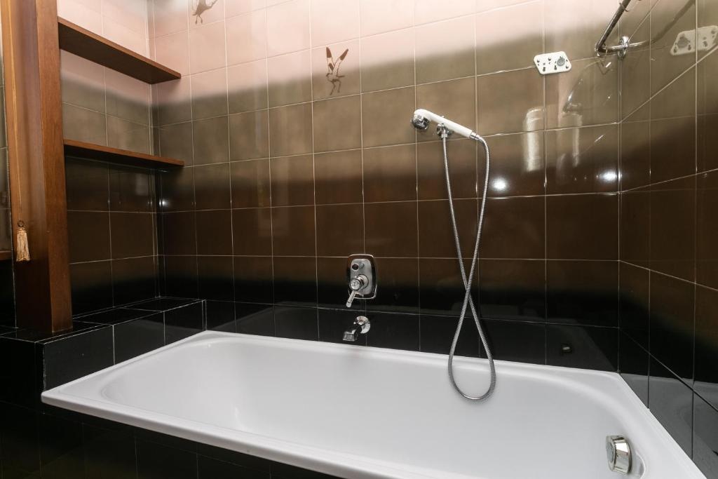 N39 - Numana, Villa Con Giardino a Due Passi Dal Mare