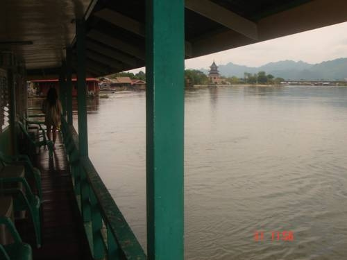 Sams River Rafthouse