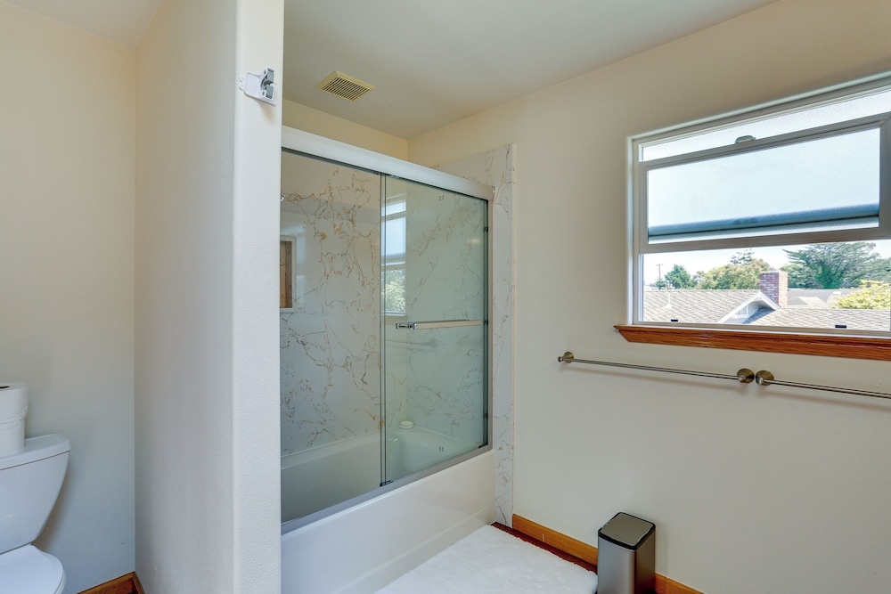 Seaside Eureka Vacation Rental w/ Bay Views