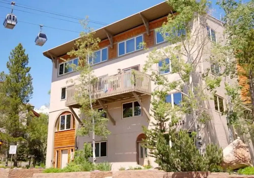 Ski Trail Condominiums by Mountain Resorts