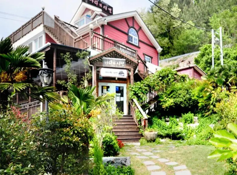Tongyeong Sea and Poet Pension