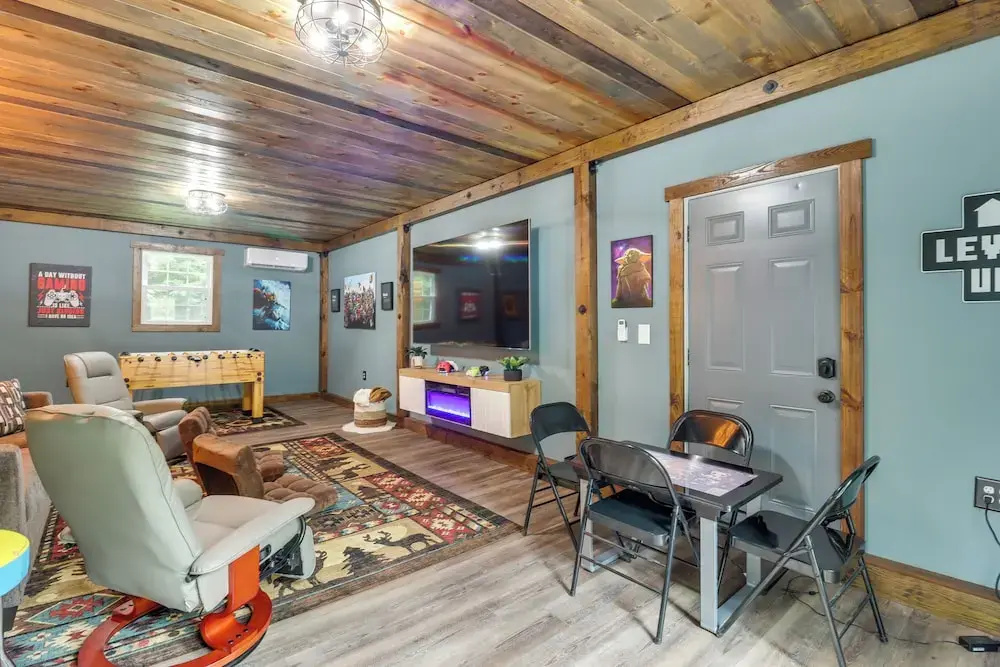 Hot Tub, Beach Access Albrightsville Retreat!