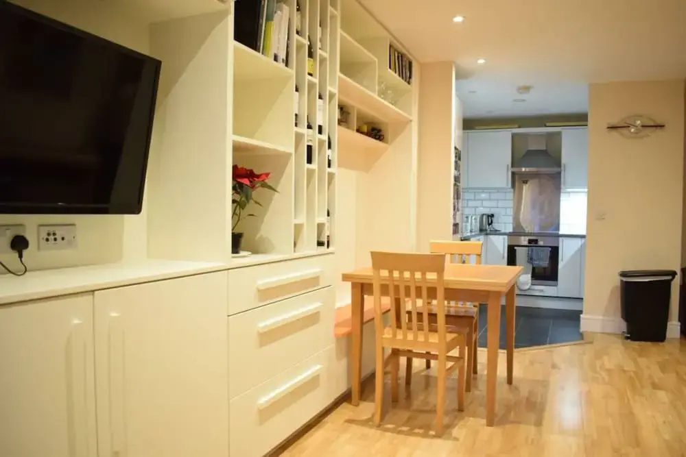 2 Bedroom Apartment Near The Oval Sleeps 4