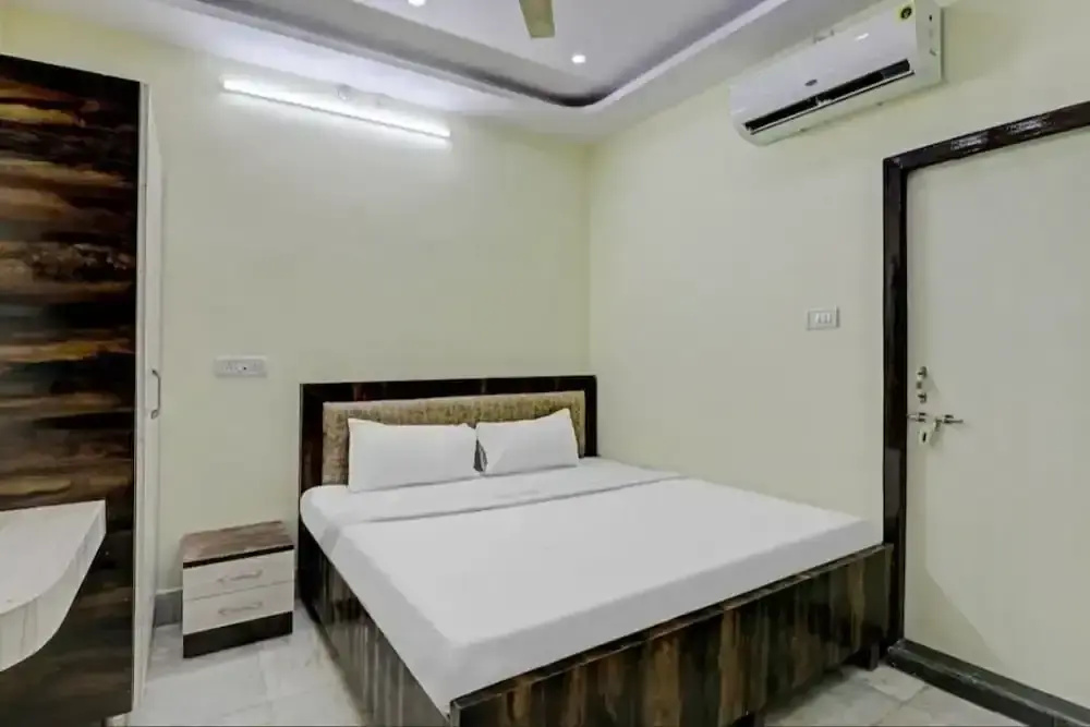Hotel O Sna Grand Near Sudarshan Cinema
